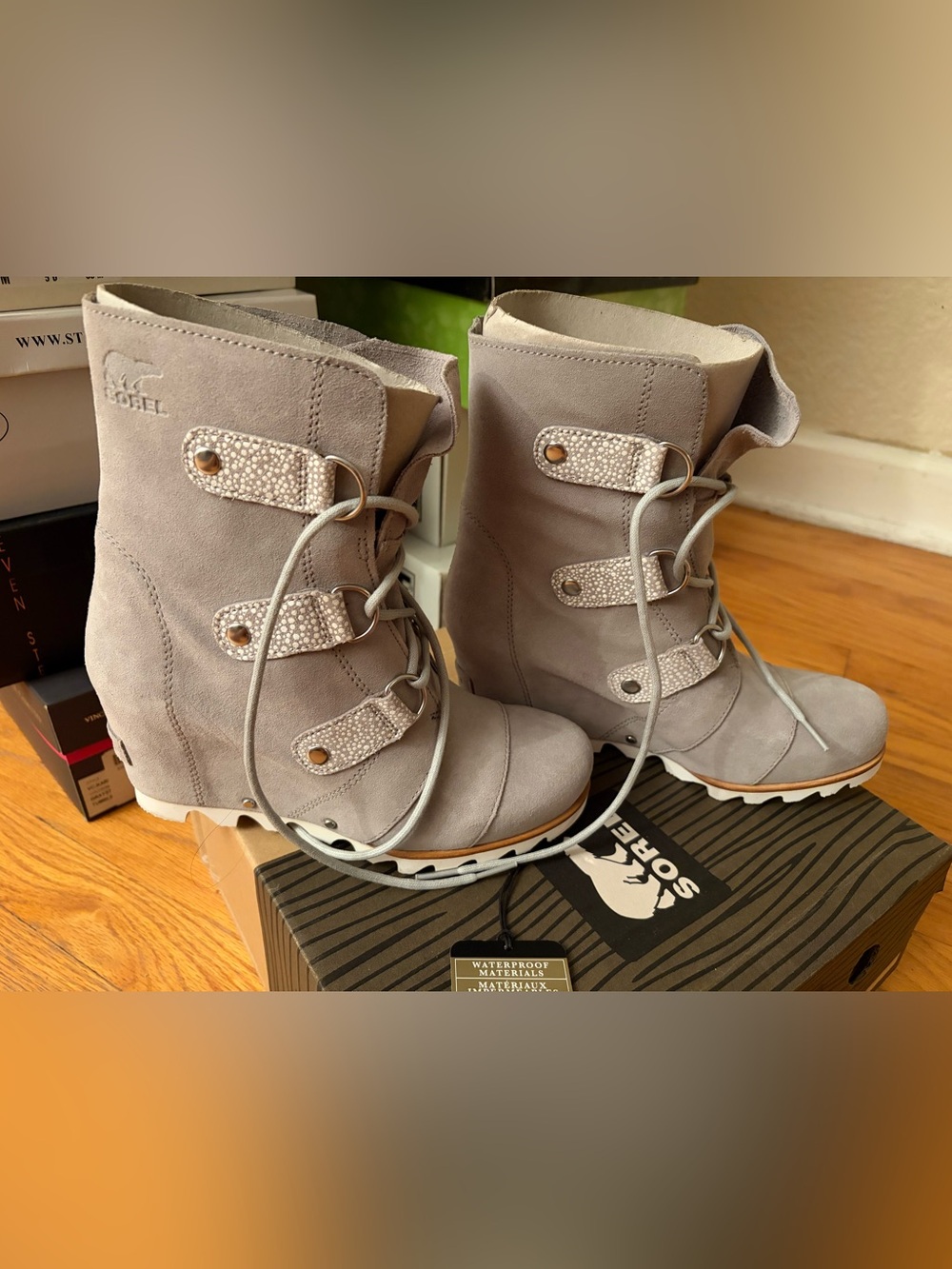 NWOT Size 7 Sorel Joan of Arctic Wedge Mid